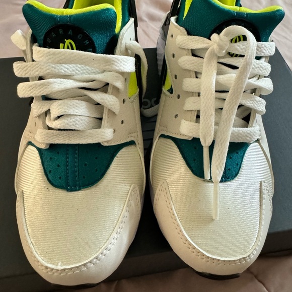 Big Kids Nike Huarache Run Size 4Y Like New! - Picture 3 of 5